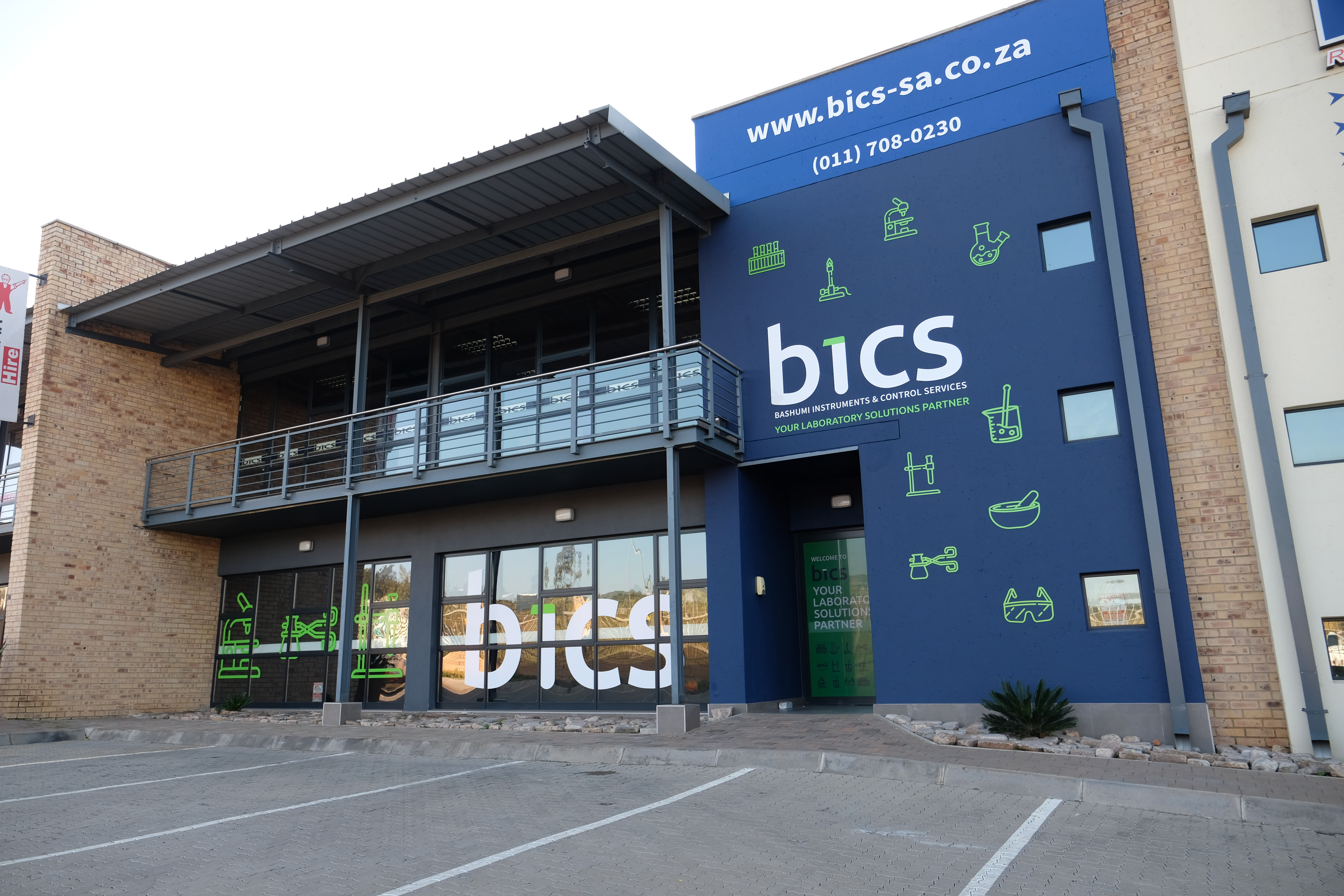 A BICS specialist meeting a client